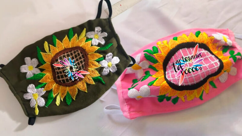 Artesanos mexicanos diseñan cubrebocas artesanales