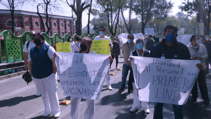Médicos privados preparan marchas para exigir la vacuna